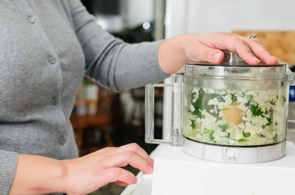 Choping the vegetables in the blender — Stock Photo, Image