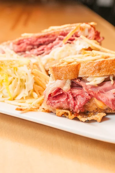 Corned Beef and Pastrami Sandwich — Stock Photo, Image