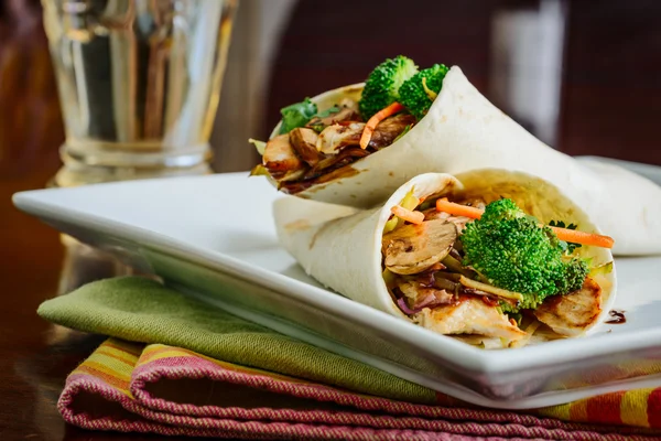 Wraps de frango teriyaki — Fotografia de Stock