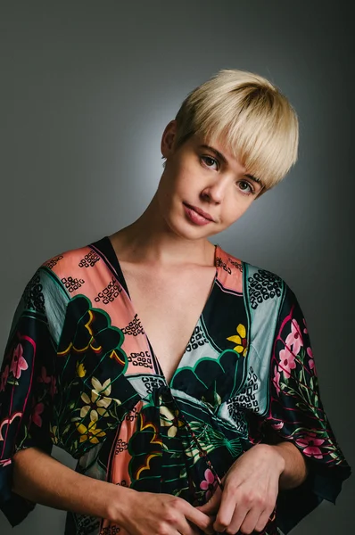 Mujer usando un Kimono Japonés — Foto de Stock