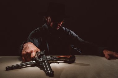 Vahşi Batı gunslinger silahlı