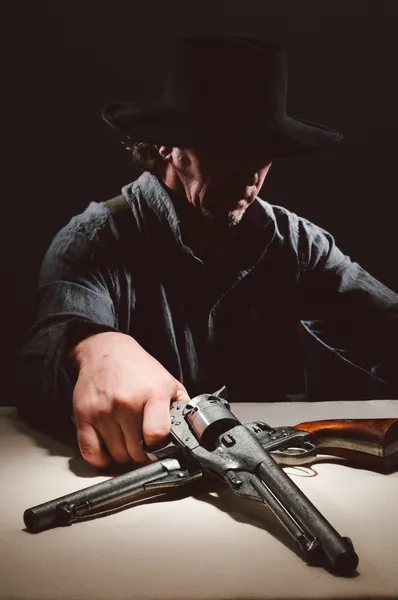 Wild west revolverman med vapen — Stockfoto