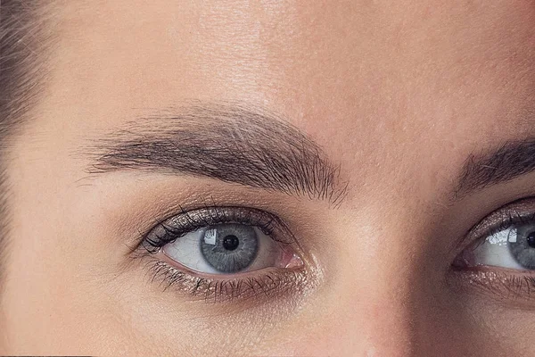 Ojos Cerca Cejas Arrancadas Cejas Antes Dar Forma —  Fotos de Stock