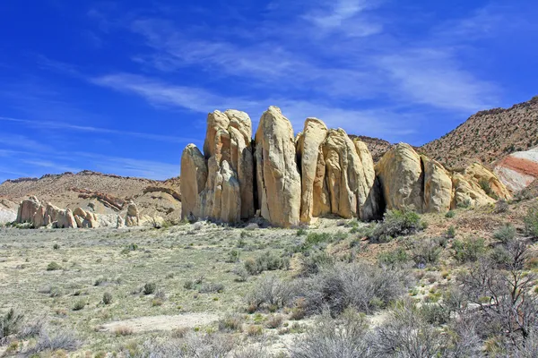 Yellow rocks on Cottonwood Canyon Road — Stock Photo, Image