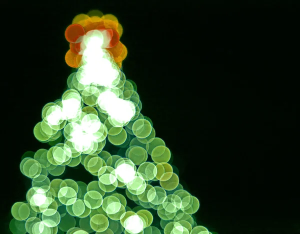 Lumières floues en forme d'arbre de Noël — Photo