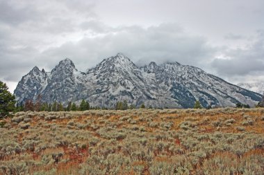 Grand teton bulutlar altında