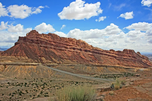 Blue sky over cliff in Spotted Wolf canyon — Stock Photo, Image