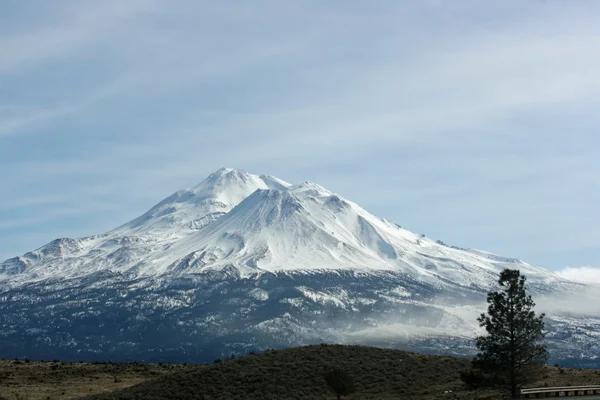 Mount Shasta from I-5 — Stock Photo, Image