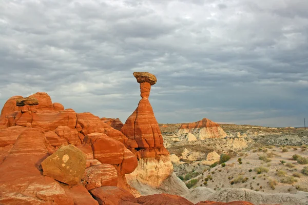 Eenzame oranje hoodoo — Stockfoto