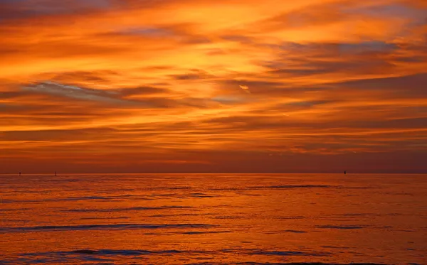 Горящее небо после заката — стоковое фото