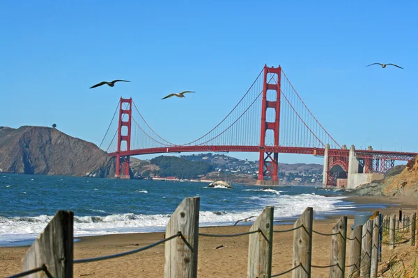 Golden Gate Bridge from Baker beach — Stock Photo, Image