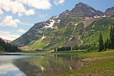 çan ve krater Gölü ayna yansıması bordo