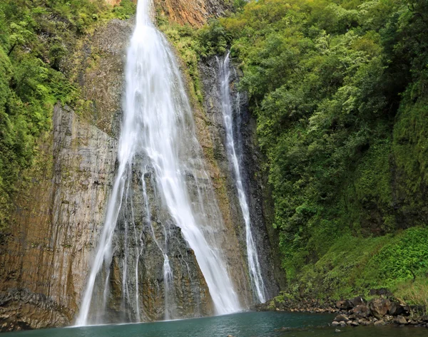 Parte inferior de las cataratas de Manawaiopuna — Foto de Stock