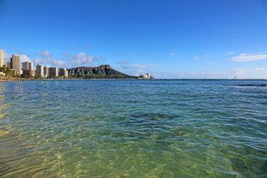 Waikiki beach ile arka planda diamond head krater