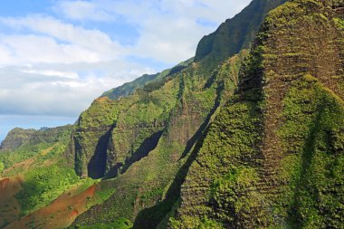 Cliffs na pali sahil