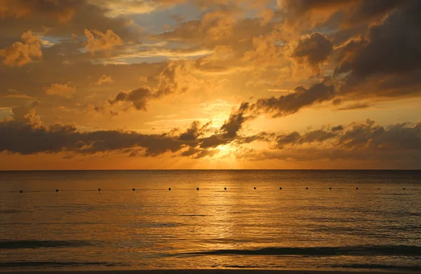 Colorful sunset sky over Caribbean Sea — Stock Photo, Image