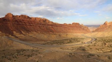I-70 Utah 'taki Benekli Kurt Kanyonu' nda.