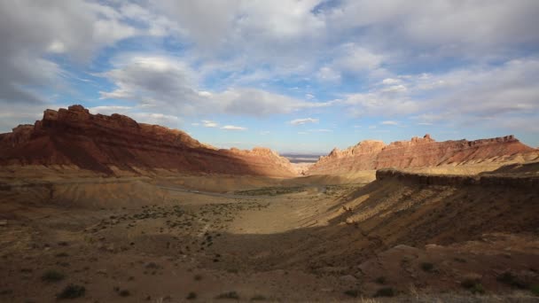 Tráfico Spotted Wolf Canyon Utah — Vídeo de stock