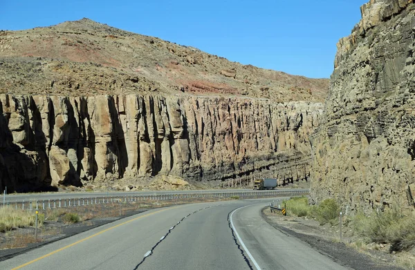 Truck Driving Canyon Utah — Stock Photo, Image