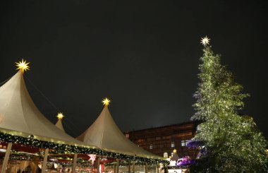 Gece Alman Noel Pazarı - Der Jandarma Markt, Berlin, Almanya