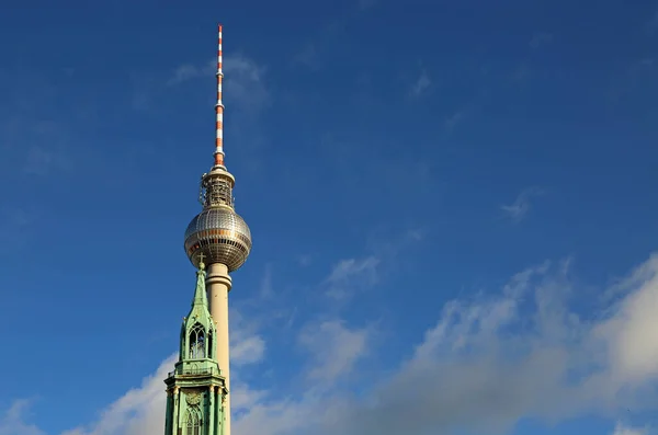 Πύργος Τηλεόρασης Και Πύργος Εκκλησίας Της Αγίας Μαρίας Βερολίνο Γερμανία — Φωτογραφία Αρχείου