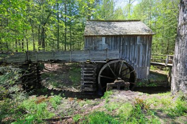 John Cable kumsal değirmeninin yan görüntüsü - Great Smoky Mountains NP, Tennessee