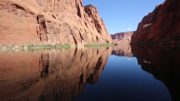 Отражение Каньоне Река Колорадо Пейдж Аризона — стоковое видео