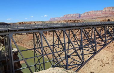 Uçurum ve Navajo Köprüsü - Page, Arizona
