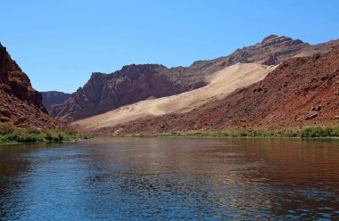 Colorado Nehri 'ndeki kum tepesi - Page, Kuzey Arizona