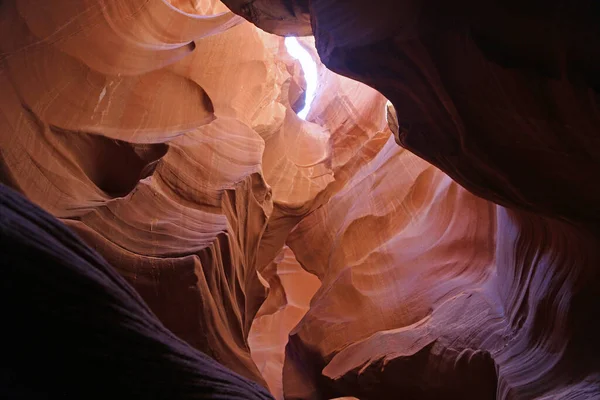 Buscando Ranura Secret Antelope Canyon Página Arizona — Foto de Stock