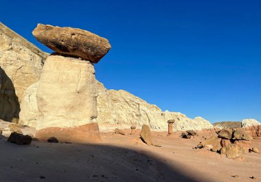 Büyük mantarlı manzara - Utah