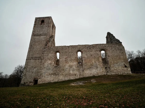 슬로바키아의 티스에 카타리나의 폐허의 교회와 수도원 — 스톡 사진