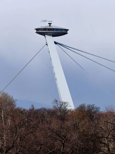 Bryggan Bratislava Med Ufo Restaurang Kullen Slovakien — Stockfoto