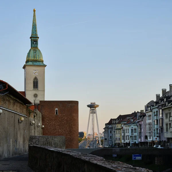 Nova Torre Ponte Catedral Casas Antigas Bratislava Eslováquia — Fotografia de Stock