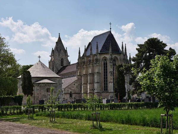 奥地利Bad Deutsch Altenburg的Karner教堂和墓地 — 图库照片