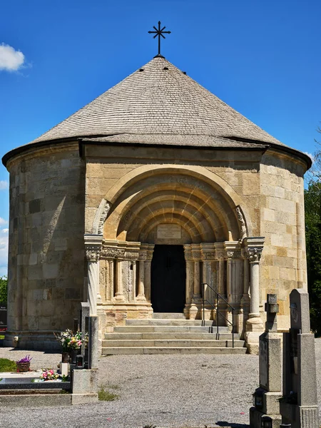 สานคารเนอร และโบสถ โบสถ Bad Deutsch Altenburg ออสเตร — ภาพถ่ายสต็อก