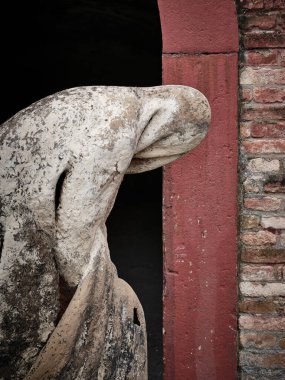 Komrno 'daki kalede hayalet heykeli, tarihle dolu bir yer, Slovakya