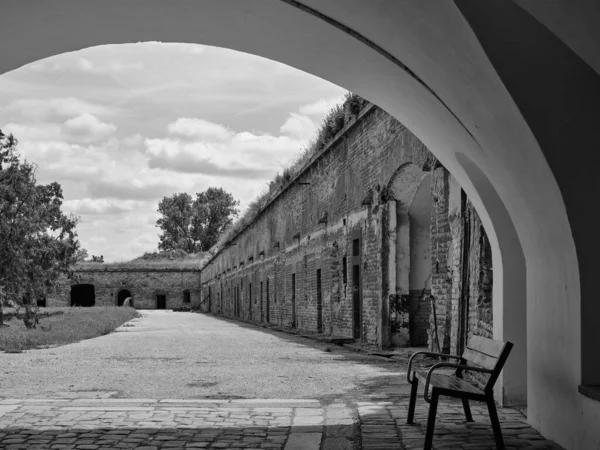 Ruínas Antigas Fortaleza Komarno Preto Branco Eslováquia — Fotografia de Stock