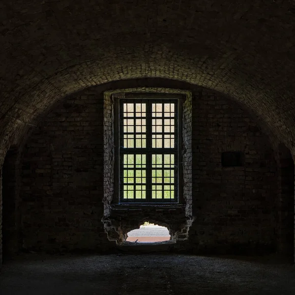 Vista Dentro Uma Sala Através Uma Janela Barrada Uma Antiga — Fotografia de Stock