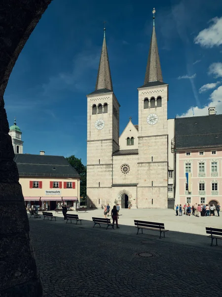 Praça Igreja Com Duas Torres Berchtesgaden Alemanha — Fotografia de Stock