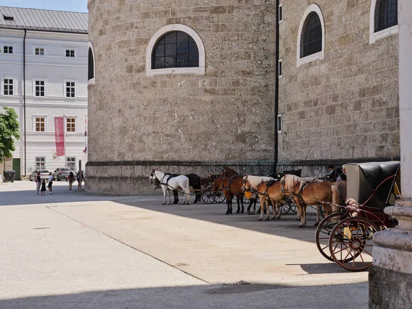 Carruagens Puxadas Cavalo Centro Salzburgo Áustria — Fotografia de Stock