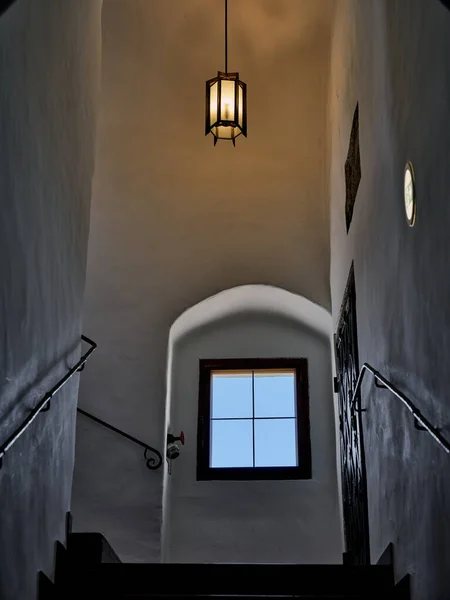 Janela Porta Metal Lâmpada Uma Escada Fortaleza Hohensalzburg Salzburgo Áustria — Fotografia de Stock