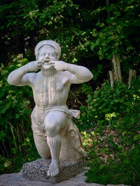 Avusturya 'daki Hellbrunn Sarayı yakınlarındaki Wassespiele Parkı' nda heykel.