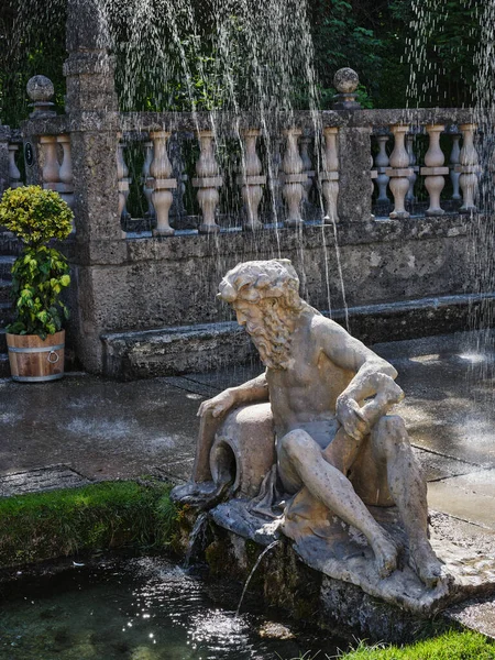 奥地利Hellbrunn宫附近Wassespiele公园的雕像 — 图库照片