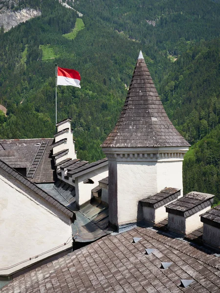 Parte Telhado Torre Bandeira Castelo Medieval Hohenwerfen Áustria — Fotografia de Stock