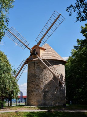 Slovakya, Holiç 'te tarihi taş yel değirmeni