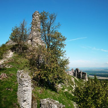 Korlatka Kalesi 'nin 13. yüzyıldan kalma kalıntıları, Slovakya