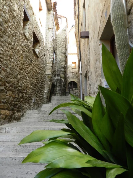 Calle en el casco antiguo de Gerona, España — Foto de Stock