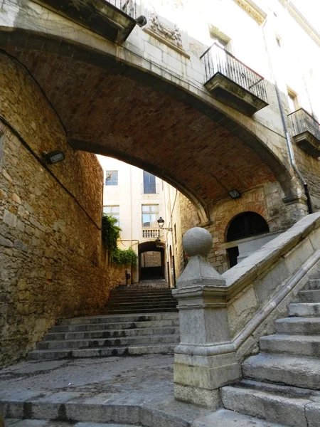 Rua na cidade velha Gerona, Espanha — Fotografia de Stock