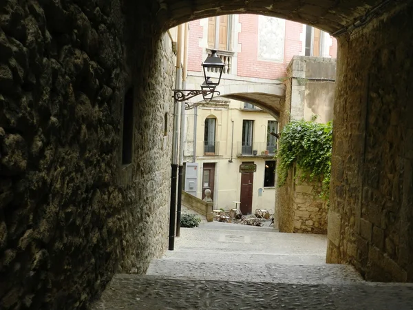 Улица в старом городе Жирона, Испания — стоковое фото